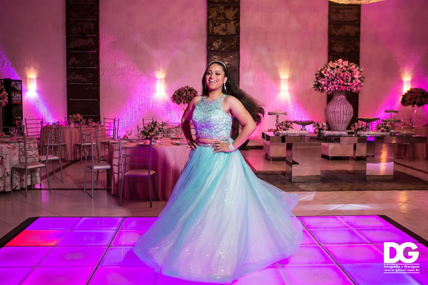 Debutante dançando valsa