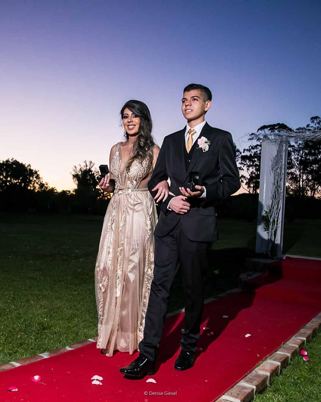 entrada dos filhos em casamento ao ar livre na estancia eventos em viamao